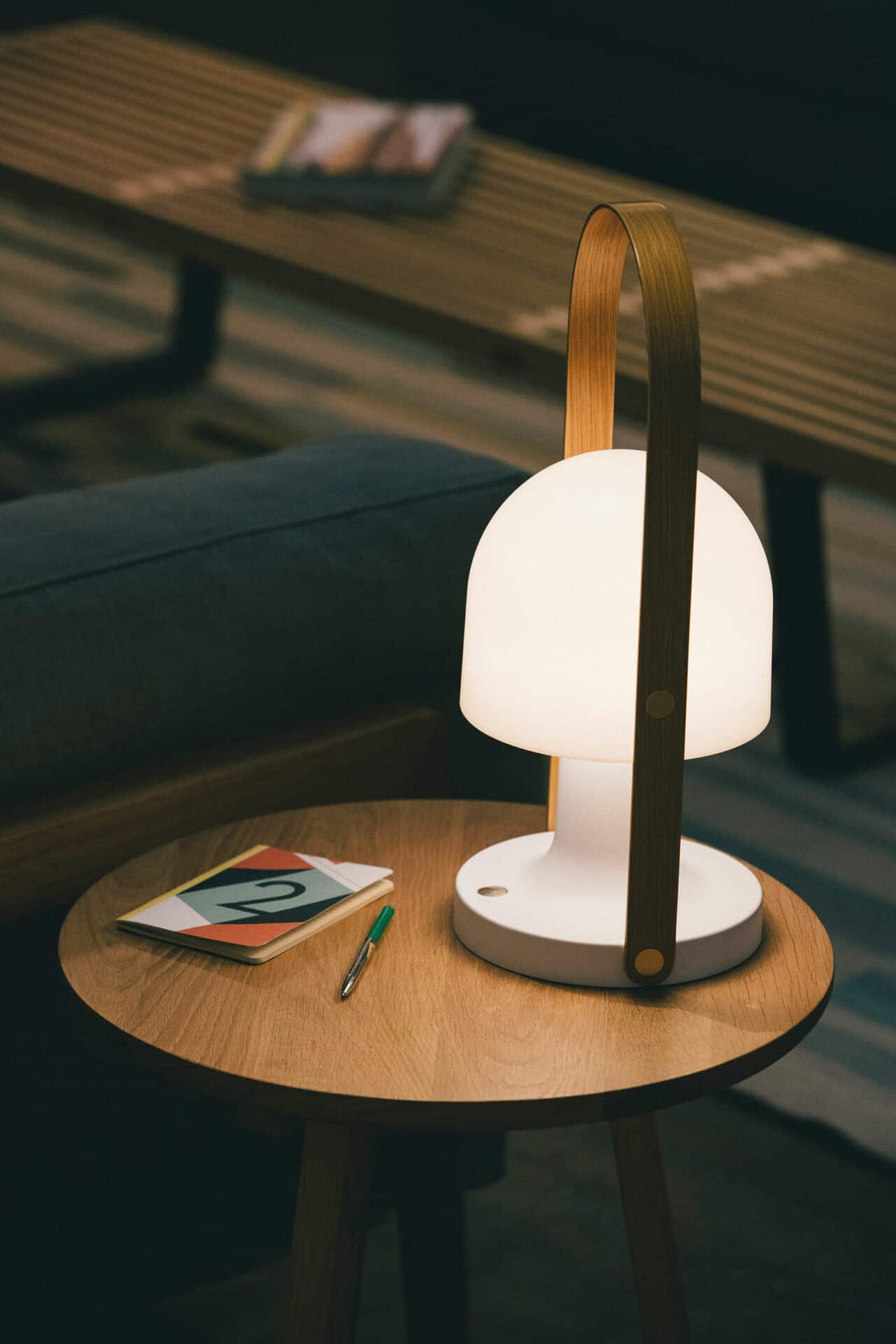 Freudenreich Interior Design | FollowMe Plus Tischlampe weiß