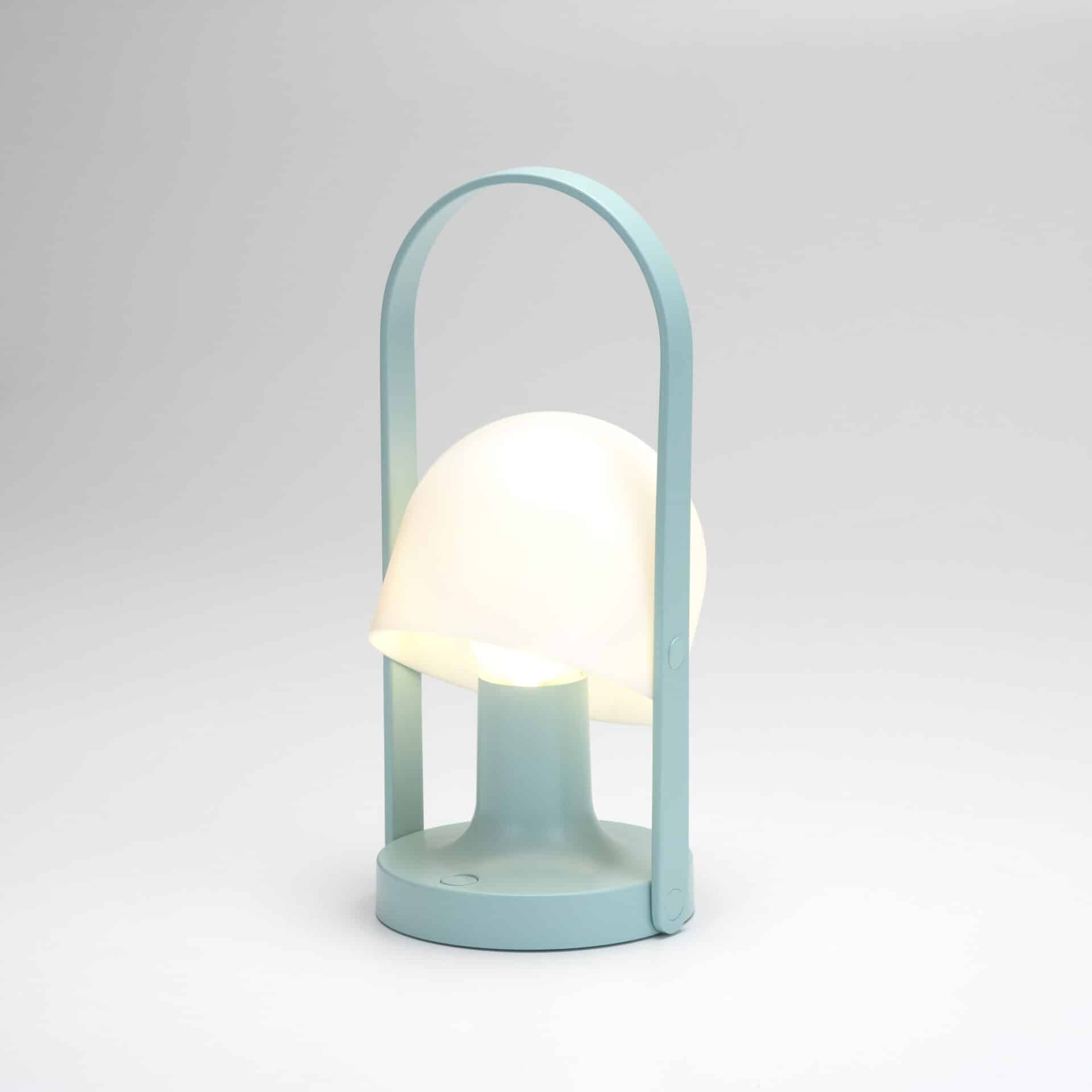 Freudenreich Interior Design | FollowMe Plus Tischlampe blau