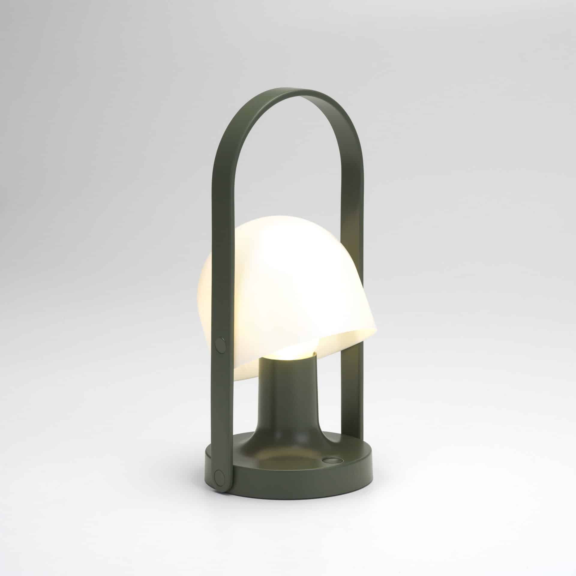 Freudenreich Interior Design | FollowMe Plus Tischlampe grün