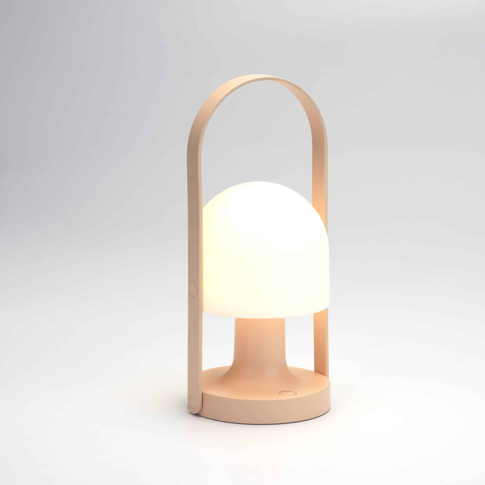 Freudenreich Interior Design | FollowMe Plus Tischlampe pink