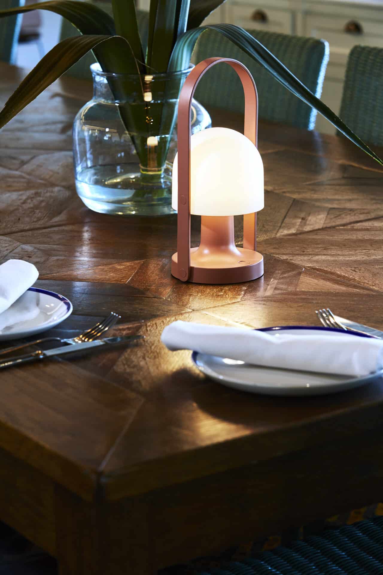 Freudenreich Interior Design | FollowMe Plus Tischlampe terracotta