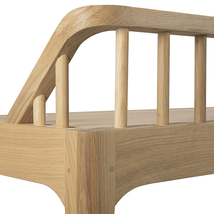 Freudenreich Interior Design | Bank Spindle Eiche natur Freudenreich Interior Design | Bank Spindle Eiche natur