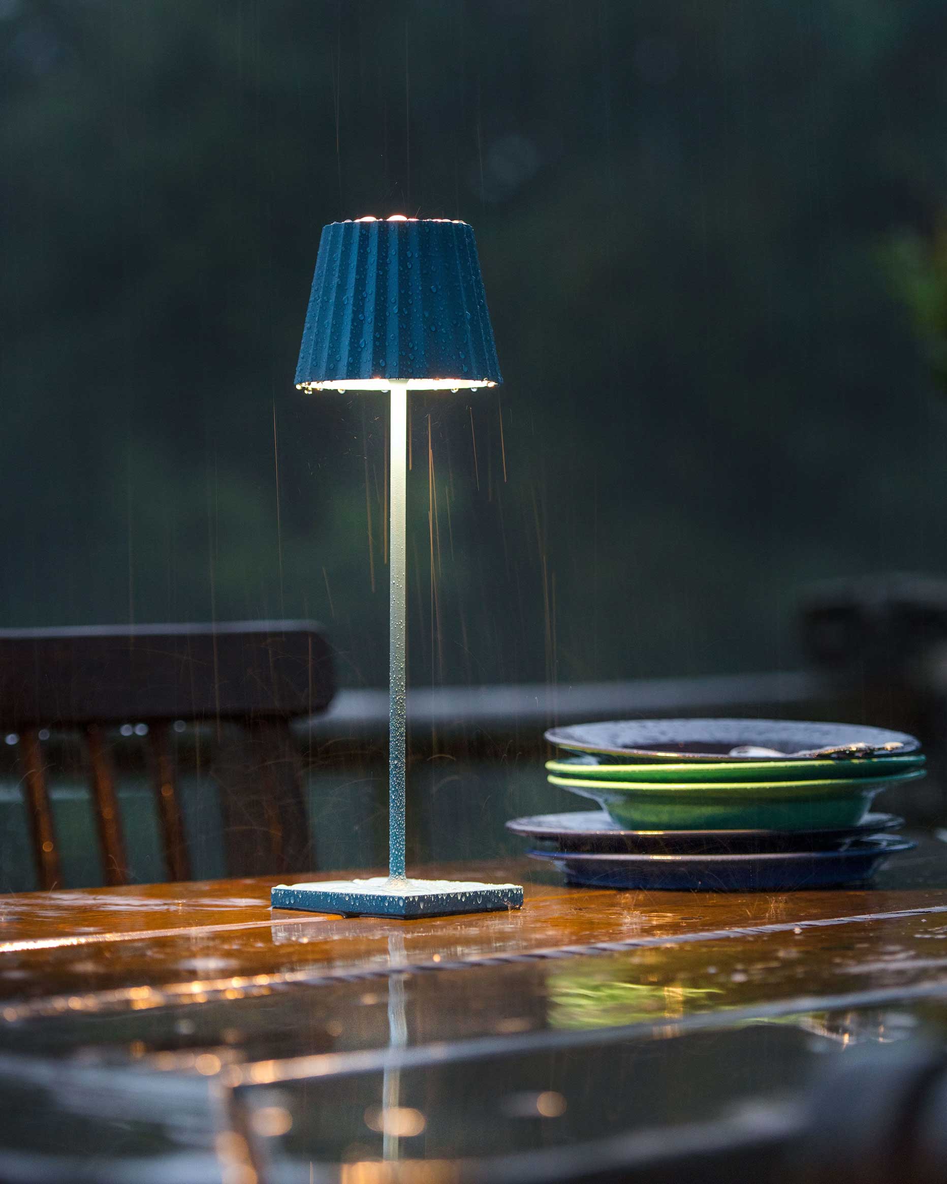 Freudenreich Interior Design | Akku-Tischleuchte Troll blau Freudenreich Interior Design | Akku-Tischleuchte Troll blau