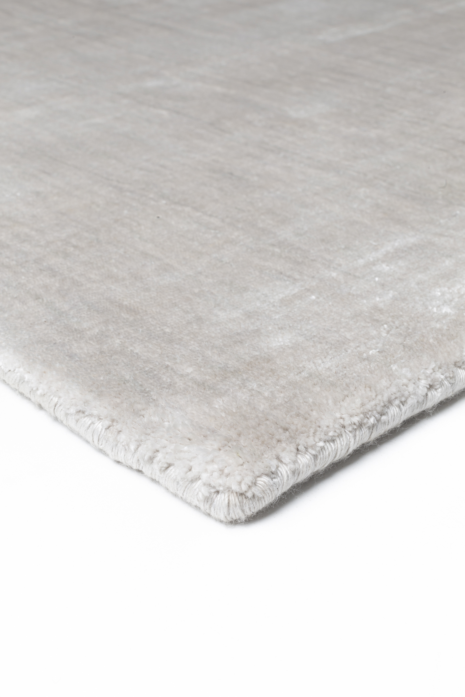 Freudenreich Interior Design | Teppich Glow silber Freudenreich Interior Design | Teppich Glow silber