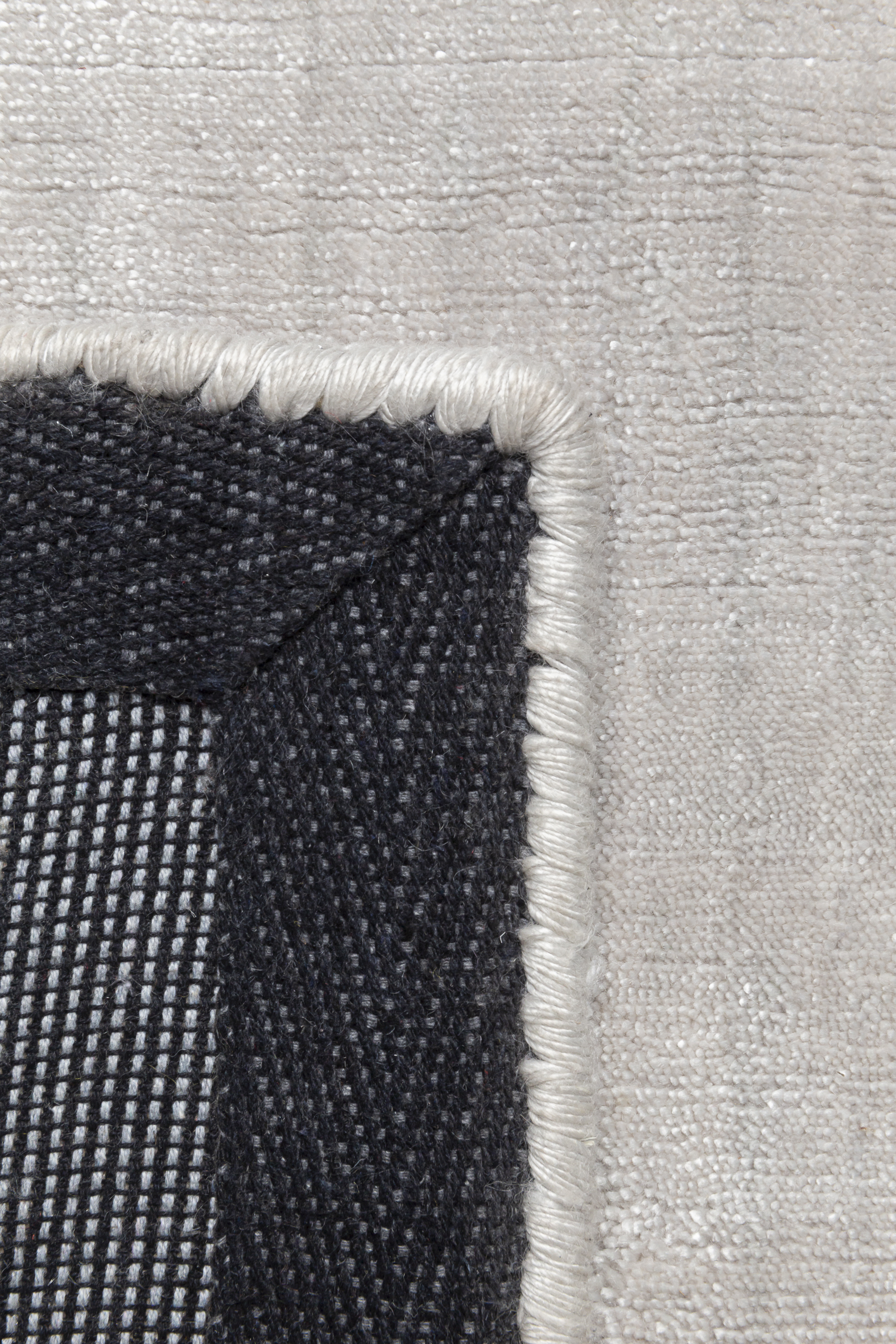 Freudenreich Interior Design | Teppich Glow silber Freudenreich Interior Design | Teppich Glow silber