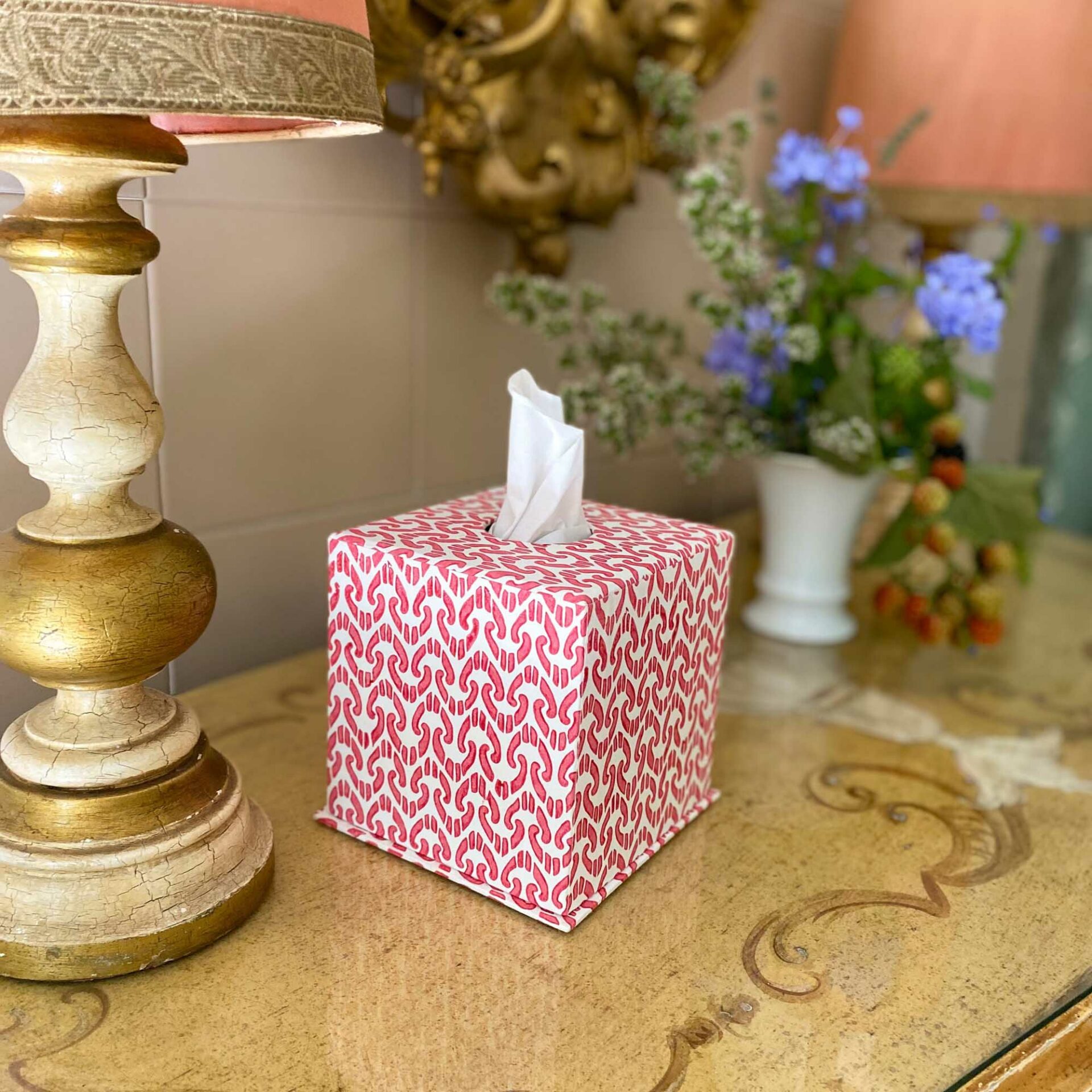 Freudenreich Interior Design | Taschentuchbox Ikat pink