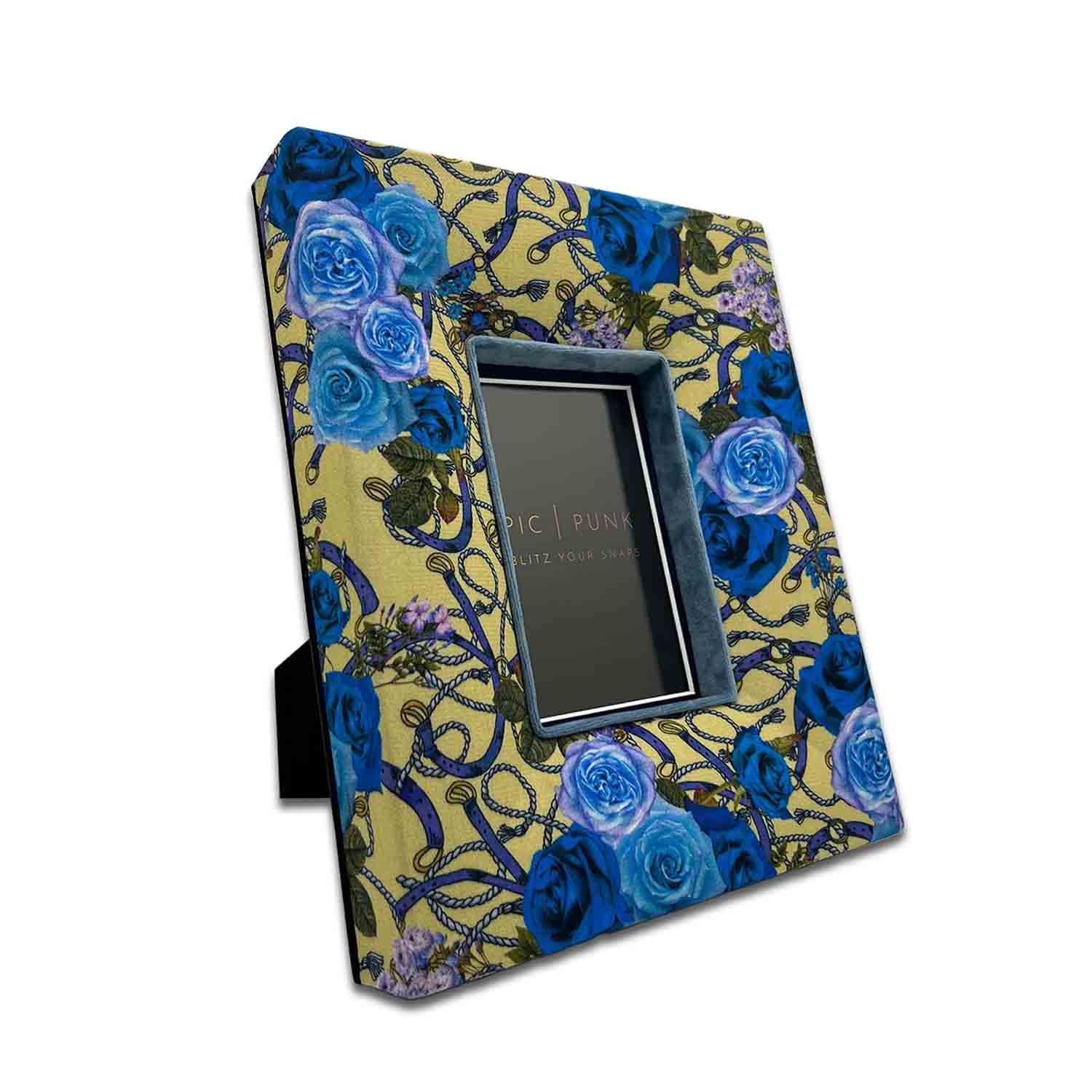 Freudenreich Interior Design | Exklusiver floraler Bilderrahmen Magic Vandela Freudenreich Interior Design | Exklusiver floraler Bilderrahmen Magic Vandela