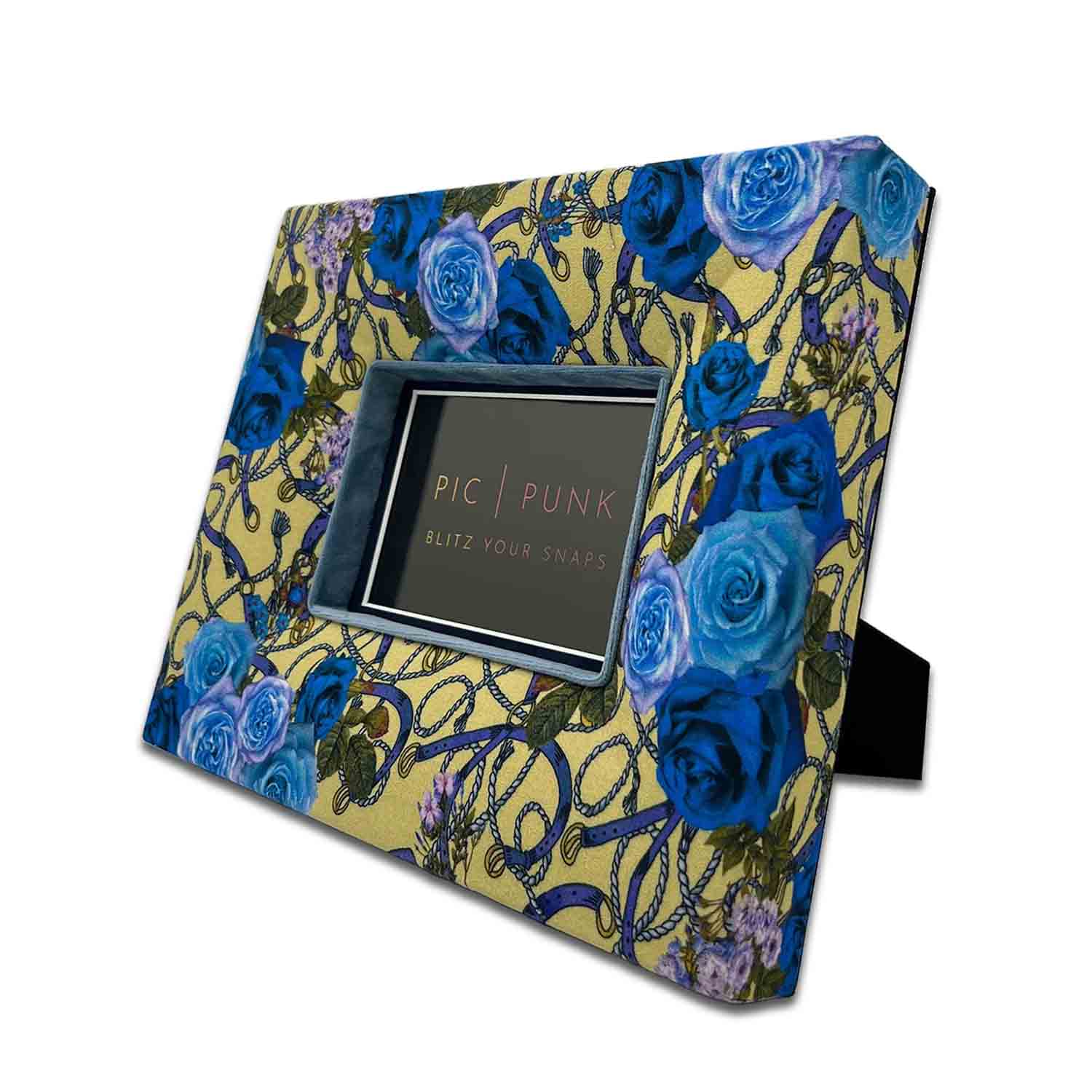 Freudenreich Interior Design | Exklusiver floraler Bilderrahmen Magic Vandela Freudenreich Interior Design | Exklusiver floraler Bilderrahmen Magic Vandela