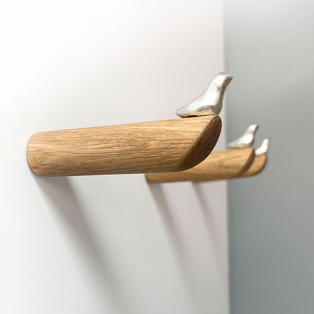 Freudenreich Interior Design | Formpoet Thomas Poganitsch Kleiderhaken Vogel Eichenholz 10 cm Freudenreich Interior Design | Formpoet Thomas Poganitsch Kleiderhaken Vogel Eichenholz 10 cm